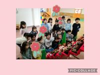 さくらくみ🌸今日は幼稚園に飾っているお雛様を見に行きました☺️「綺麗だね✨」と話しながら観察していましたよ。